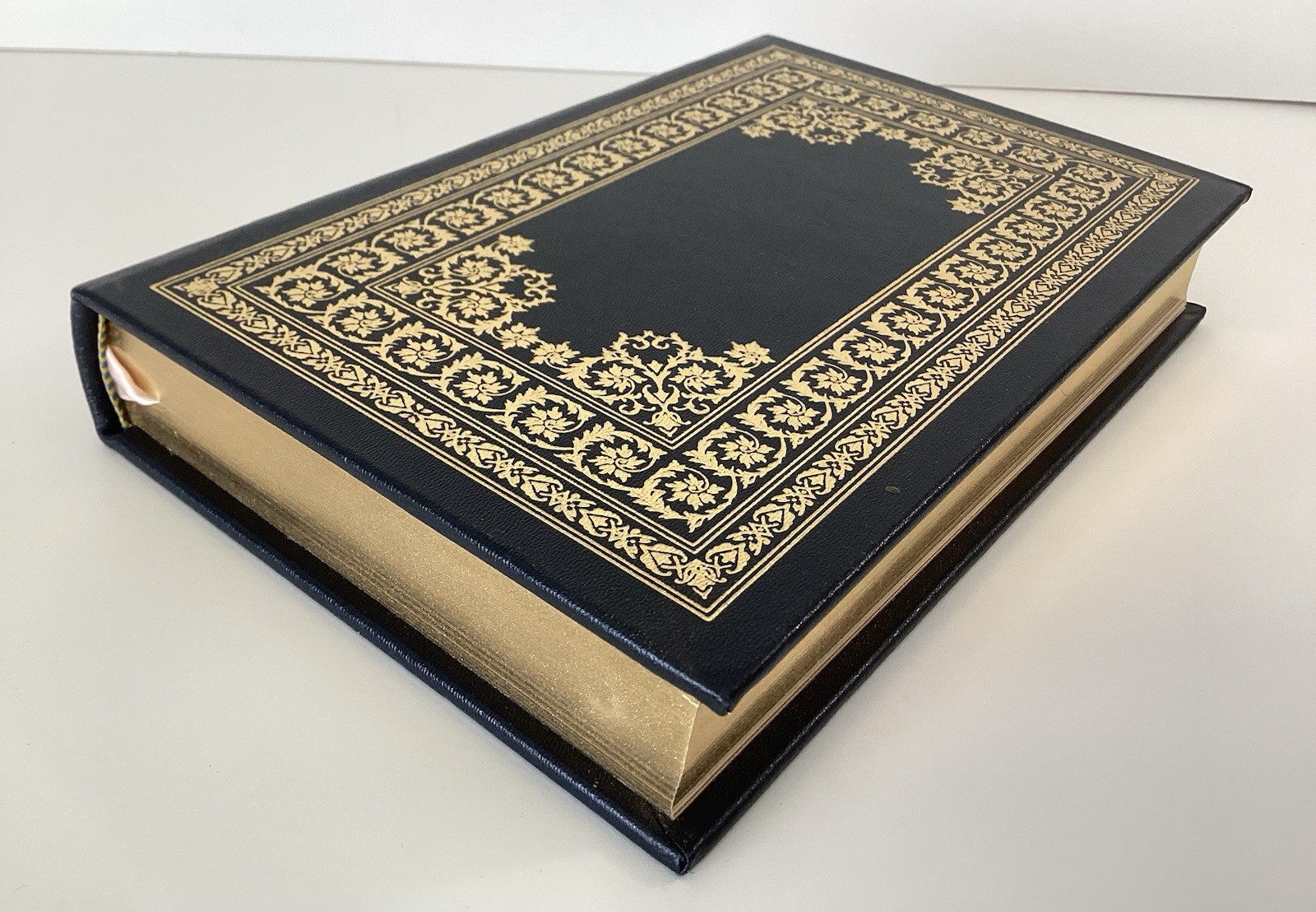 Robinson Crusoe Daniel Defoe Easton Press Collector’s Edition Leatherbound Book