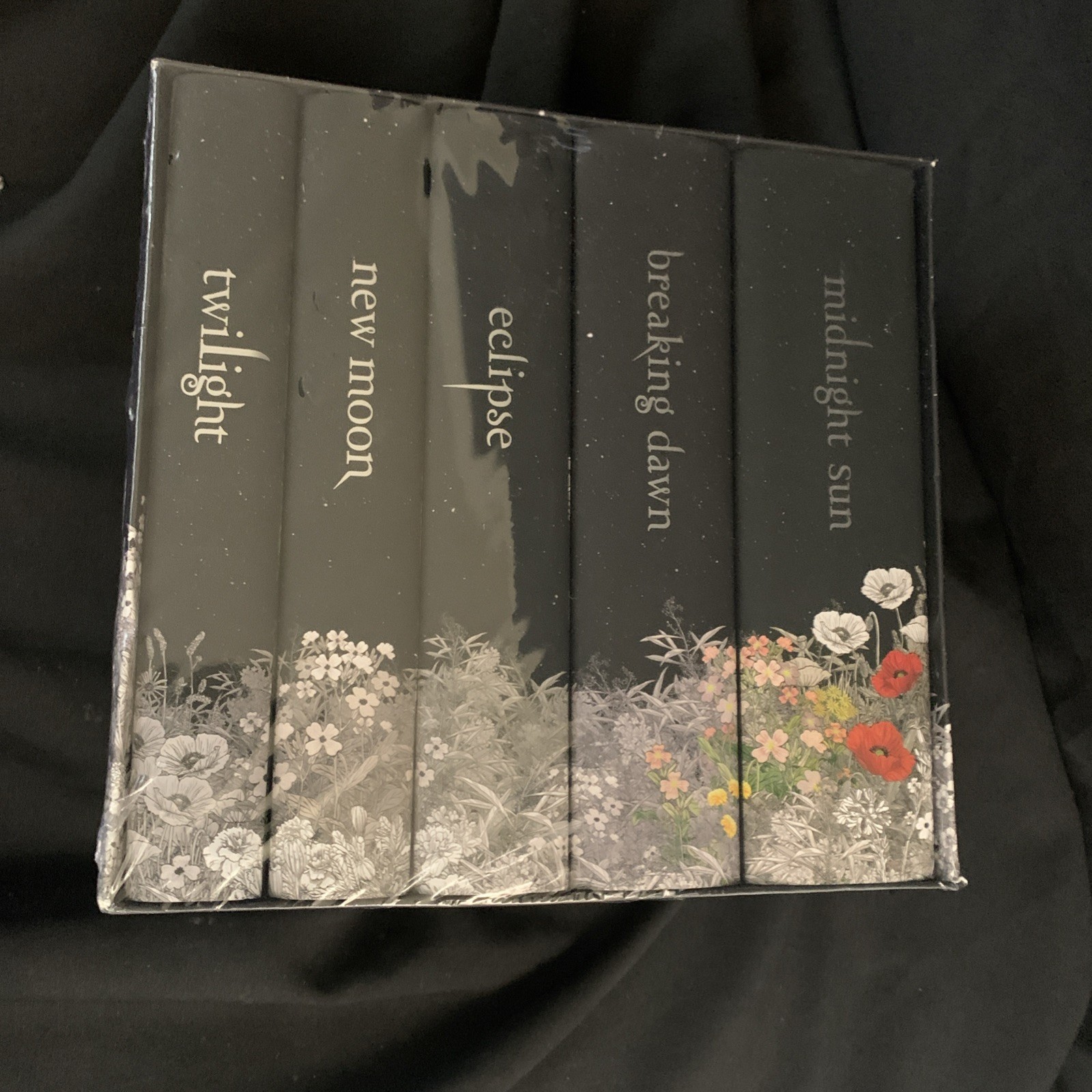 NEW SEALED! FRESH! CLEAN! Twilight Saga Deluxe Hardcover Box Set Stephenie Meyer