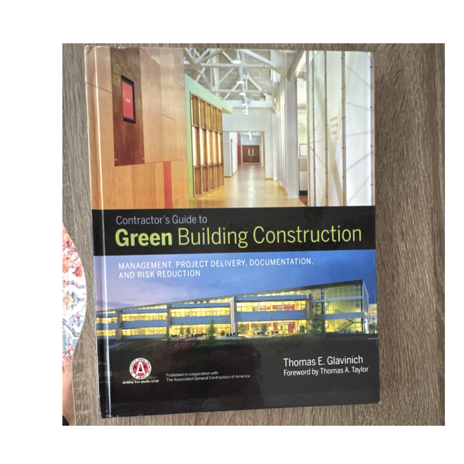 Contractor’s Guide to Green Building Construction HC Thomas E. Glavinich 2008