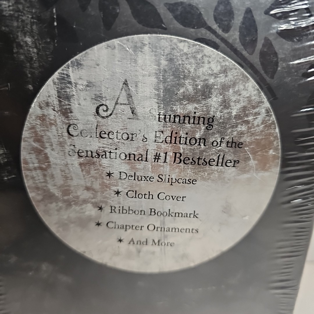 New Moon by Stephenie Meyer Collector’s Edition Deluxe Slipcase Cloth Cover