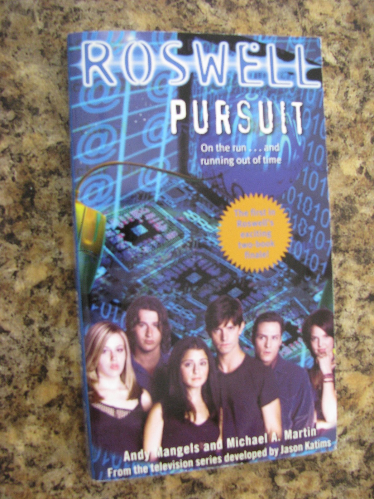 Roswell Pursuit by Michael A. Martin and Andy Mangels 2003 BRAND NEW RARE