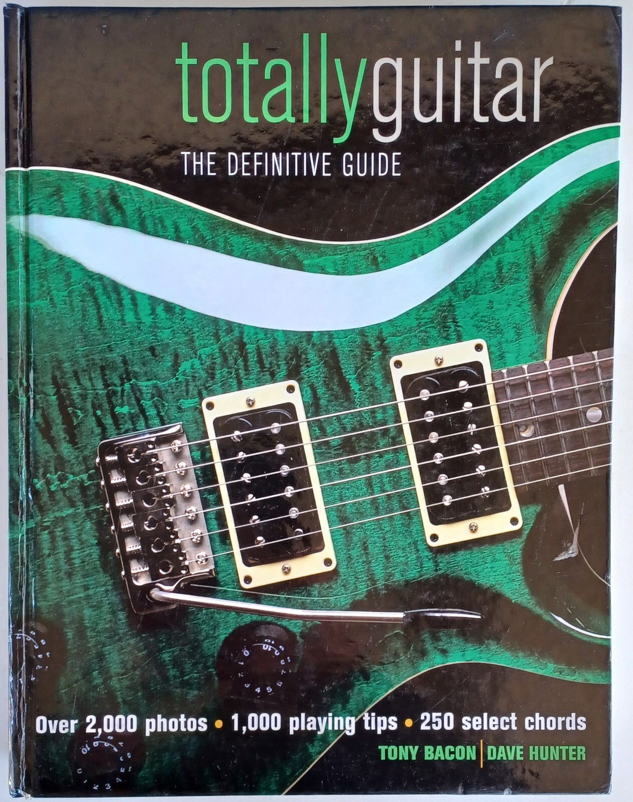 TOTALLY GUITAR – DEFINITIVE GUIDE – 608 PAGES – HARDBACK