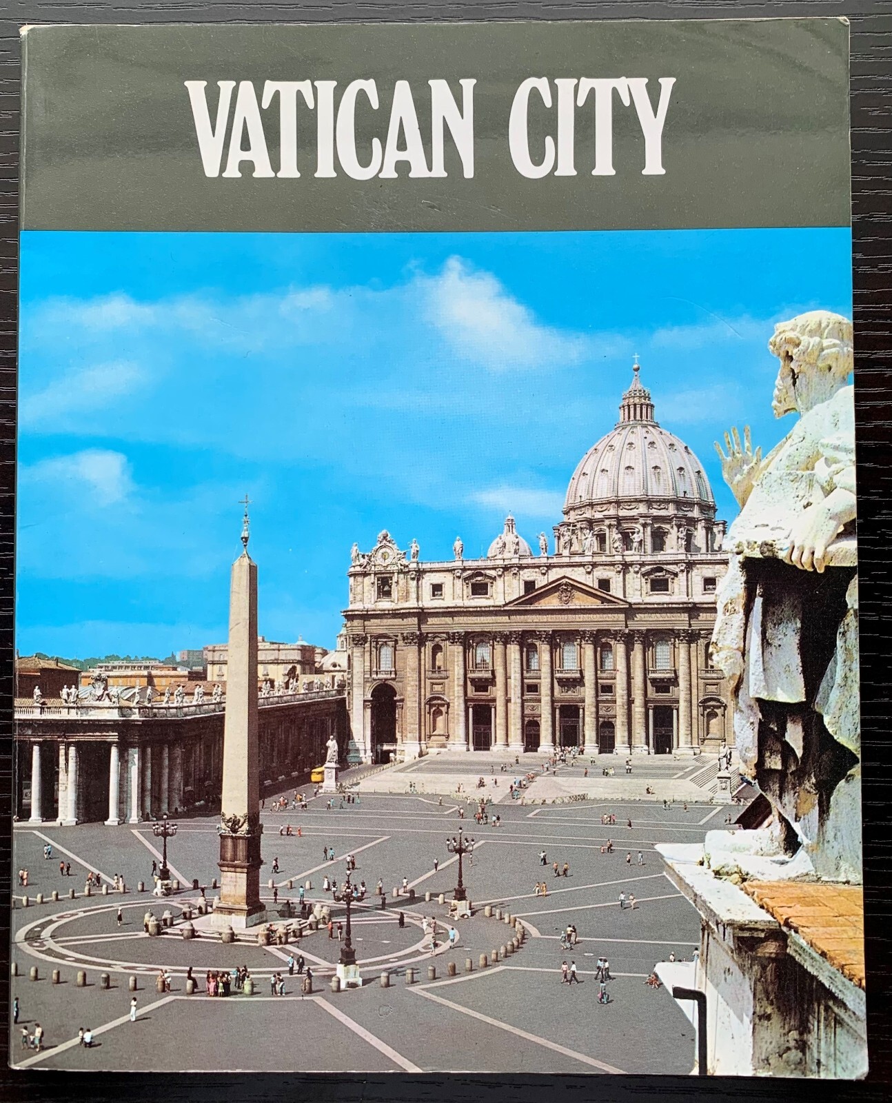 1981 VATICAN CITY COLORED PHOTO PAPER BACK BOOK 174 PAGES BY FRANCESCO RONCALLI