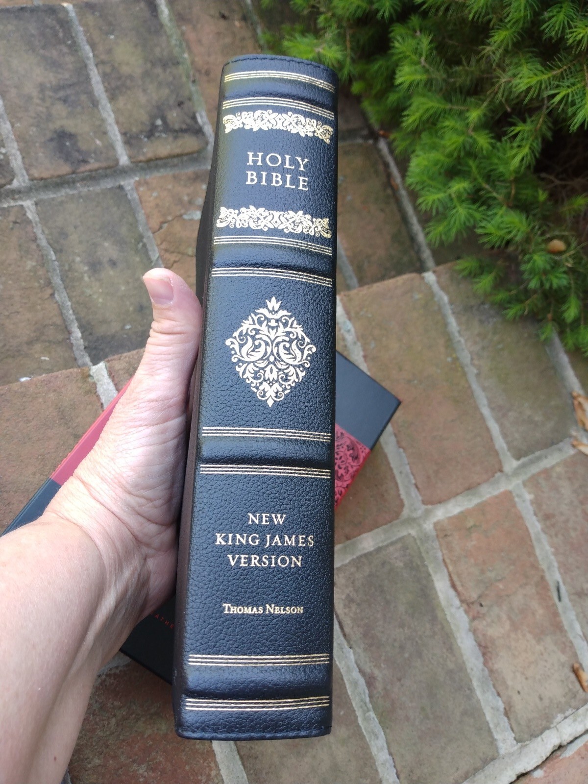 NKJV Personal Size Reference Bible Sovereign Collection-Black Genuine Leather
