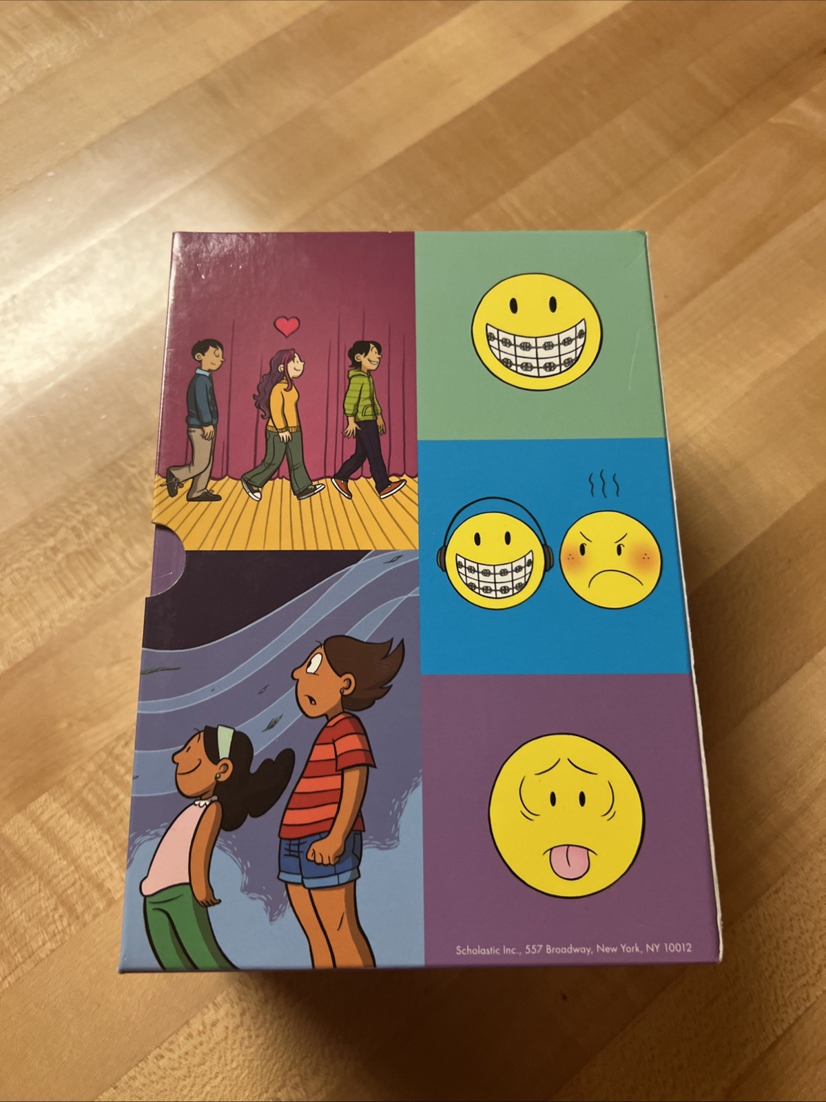 Raina Telgemeier Collection Box Set (Smile, Drama, Sisters, Ghosts, Guts)