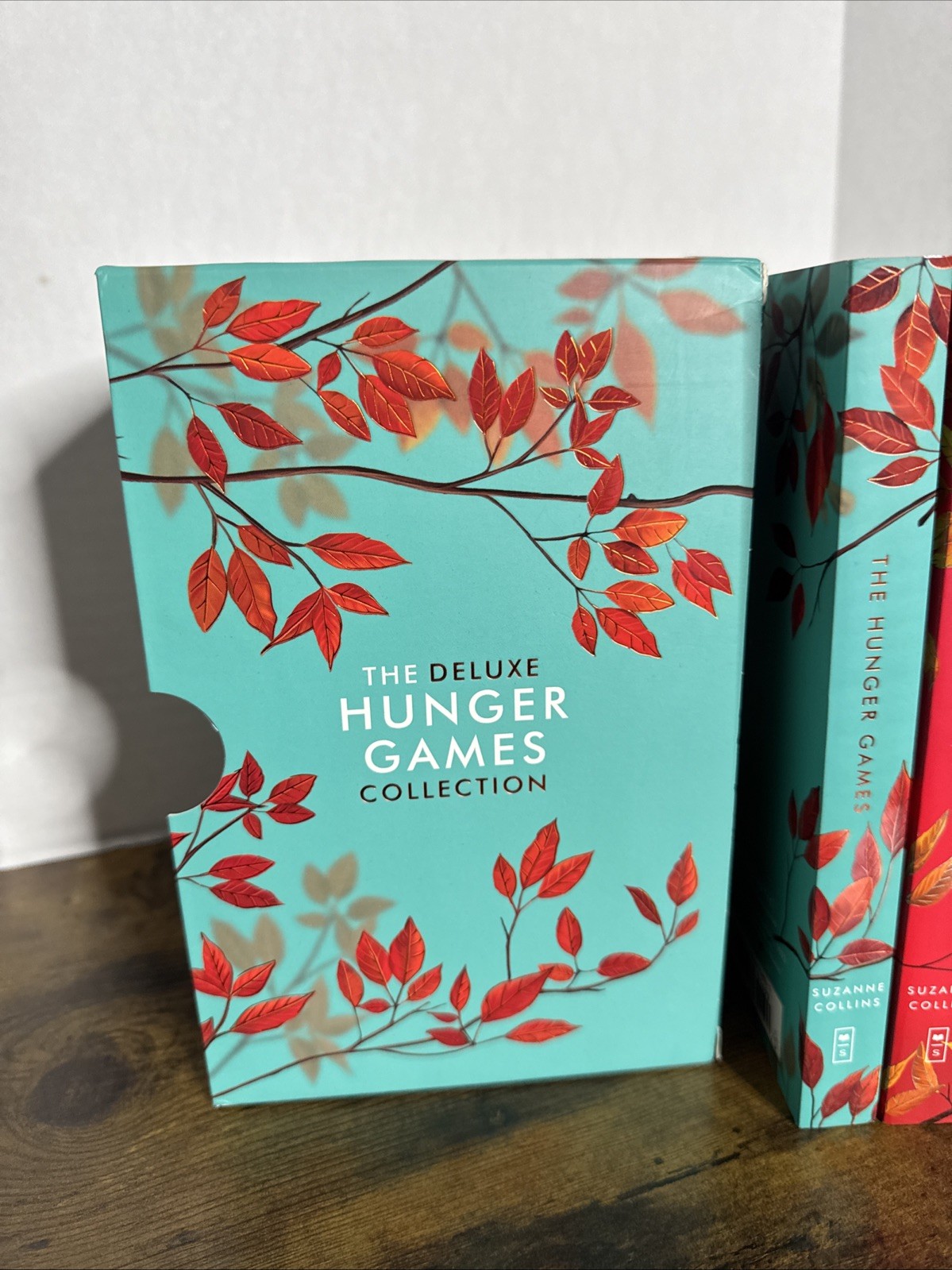 The Deluxe Hunger Games Collection Box Set Suzanne Collins Paperback NEW