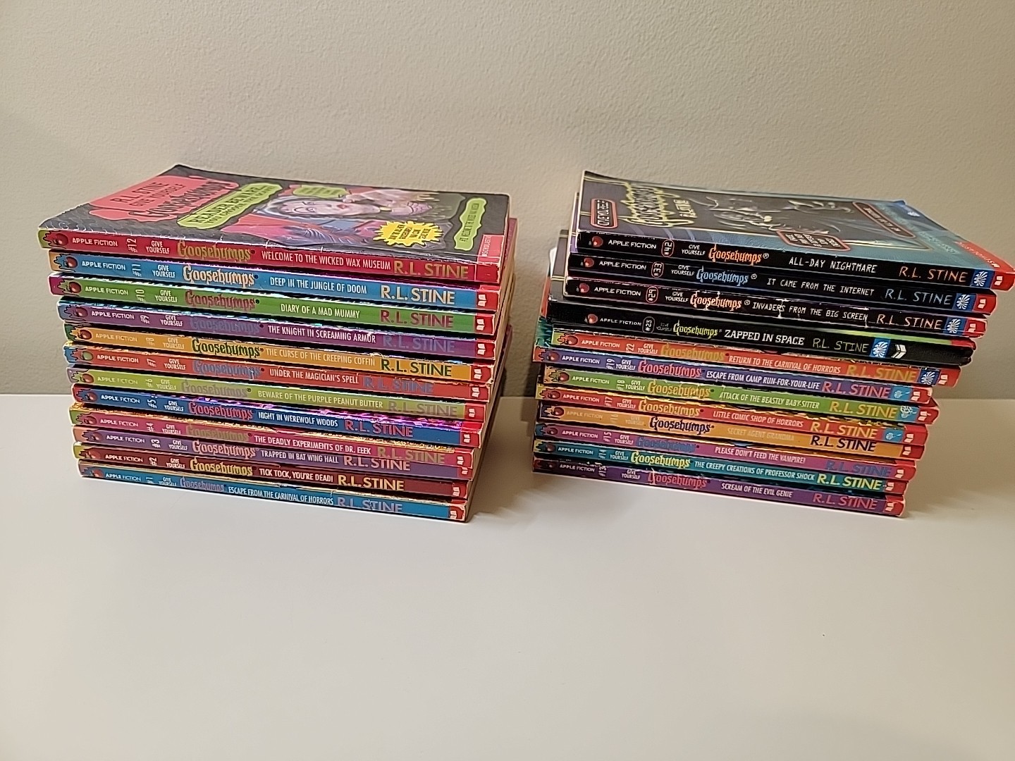 GIVE YOURSELF GOOSEBUMPS 26 books R.L. Stine Scholastic 1990s-2000s