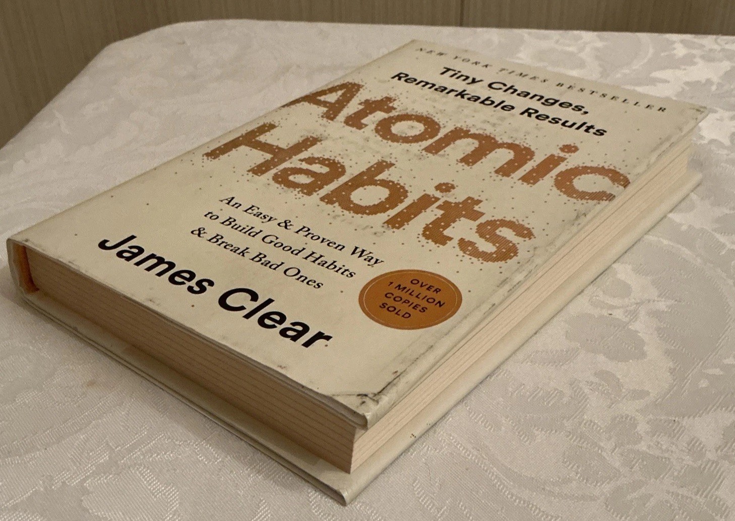 Atomic Habits by James Clear 2018 HC/DJ Avery Publishing 1st Edition