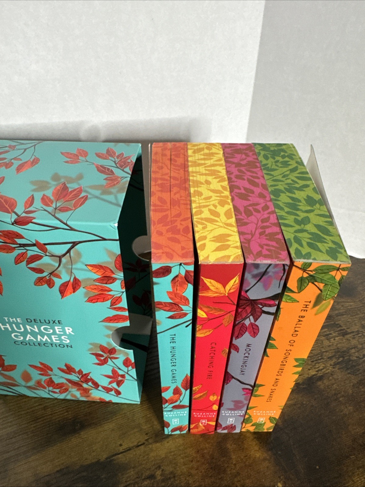 The Deluxe Hunger Games Collection Box Set Suzanne Collins Paperback NEW