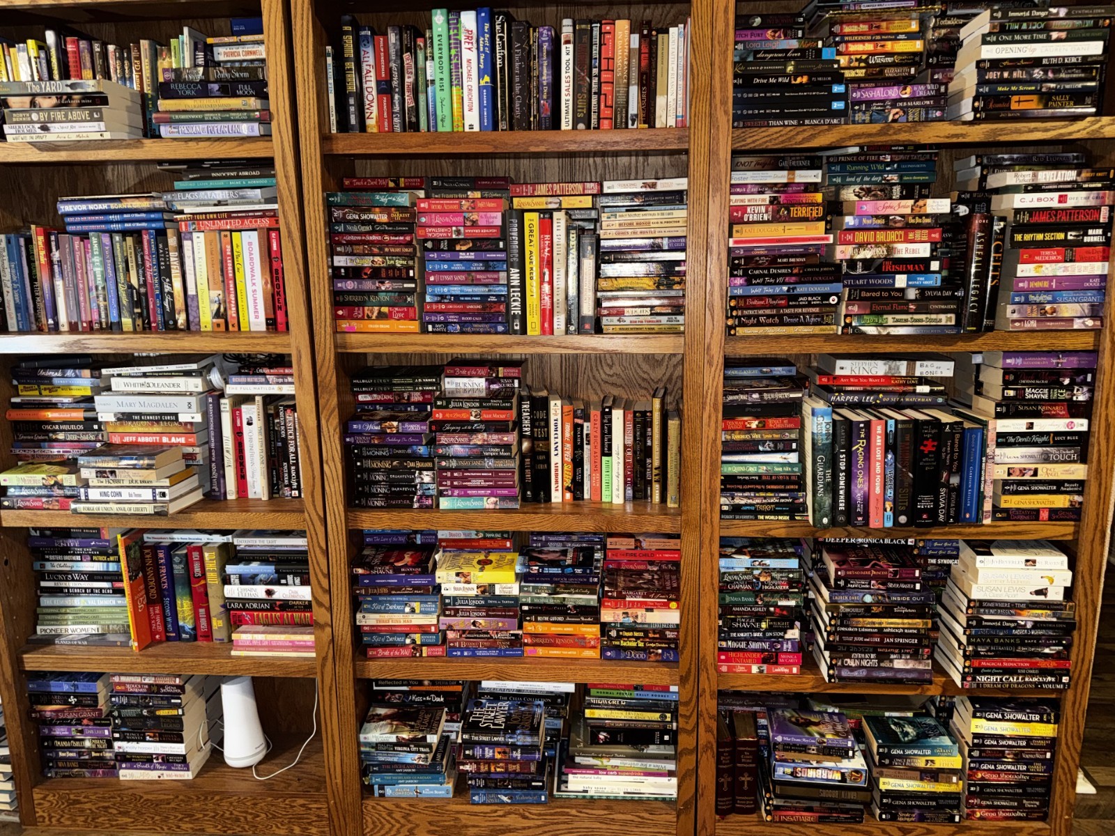 LOT OF 10 PAPERBACKS ROMANCE SUSPENSE THRILLER ACTION PARANORMAL NICE ASSORTMENT