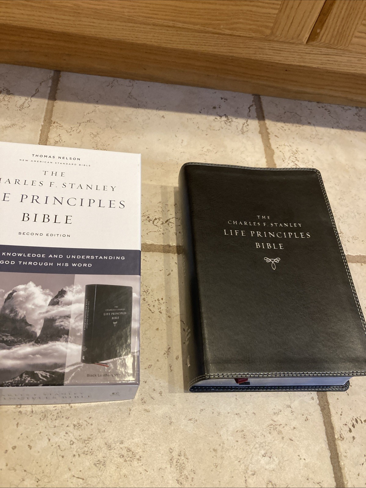NASB Charles F. Stanley Life Principles Bible BLACK LEATHER SOFT