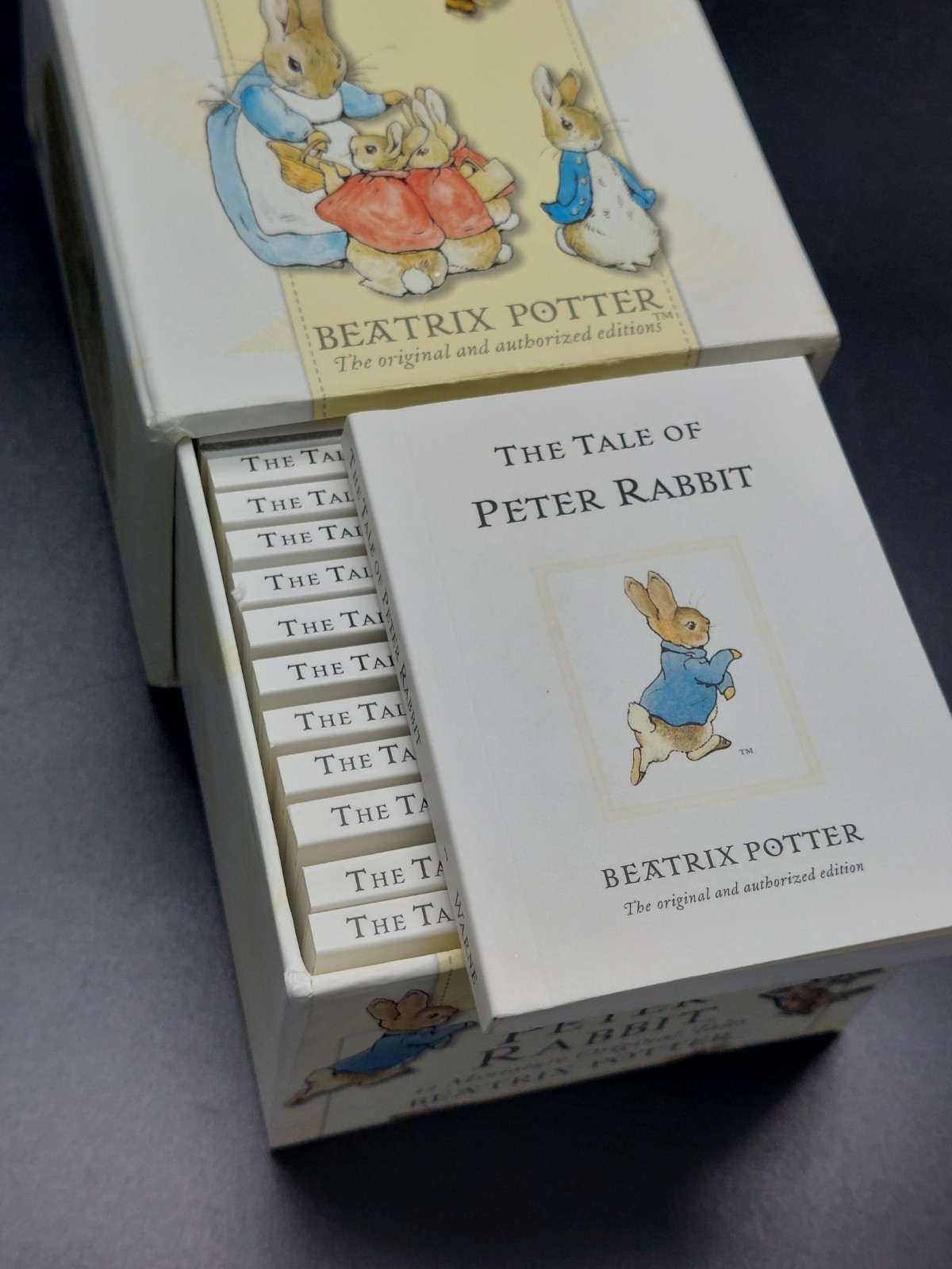 The Miniature World of Peter Rabbit- 12 Mini Books in Slip Case Beatrix Potter