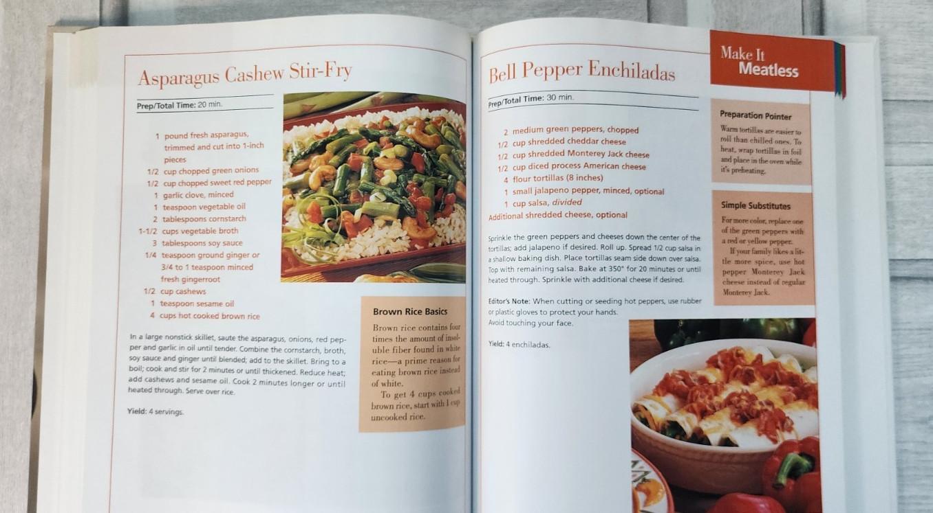 Taste of Home 2006 Weeknight Cooking Made Easy 336 pages hardcover 304 recipes