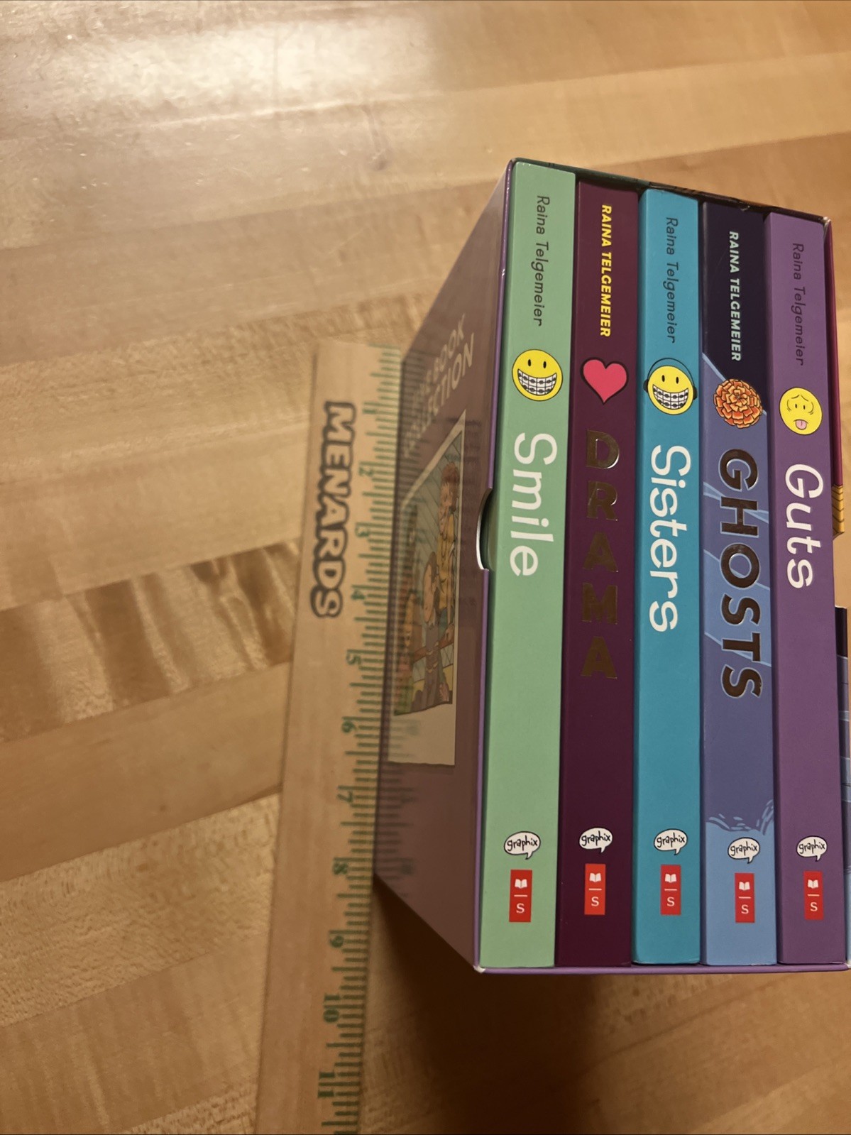 Raina Telgemeier Collection Box Set (Smile, Drama, Sisters, Ghosts, Guts)