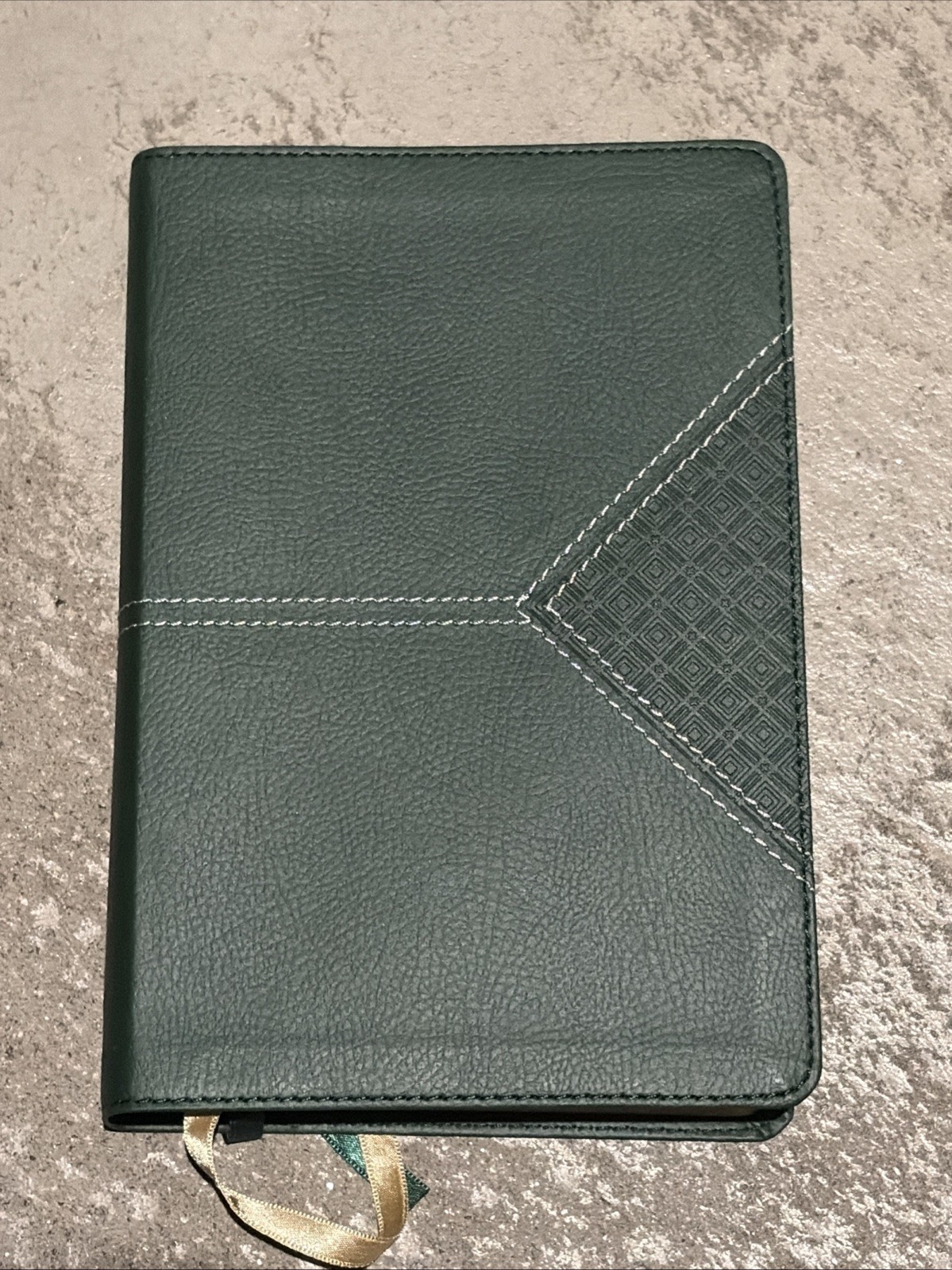Holy Bible : Niv, Center-column Reference Bible, Green, Red Letter, Comfort P…