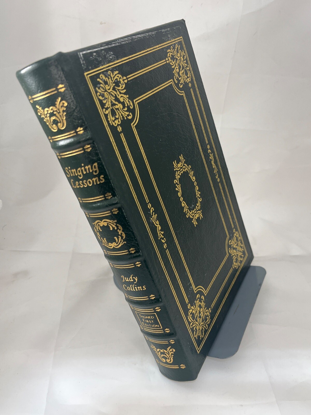 Singing Lessons – Judy Collins – Easton Press(1998) – Signed [Hardcover] Judy…