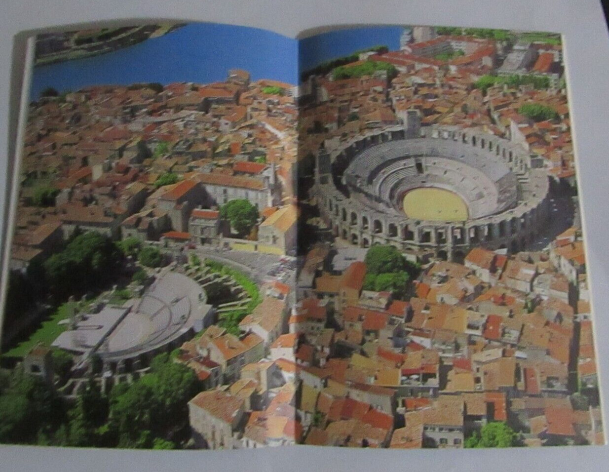 ARLES PAPERBACK BOOK 1998 32 PAGES 6.5 X 9.5 IN