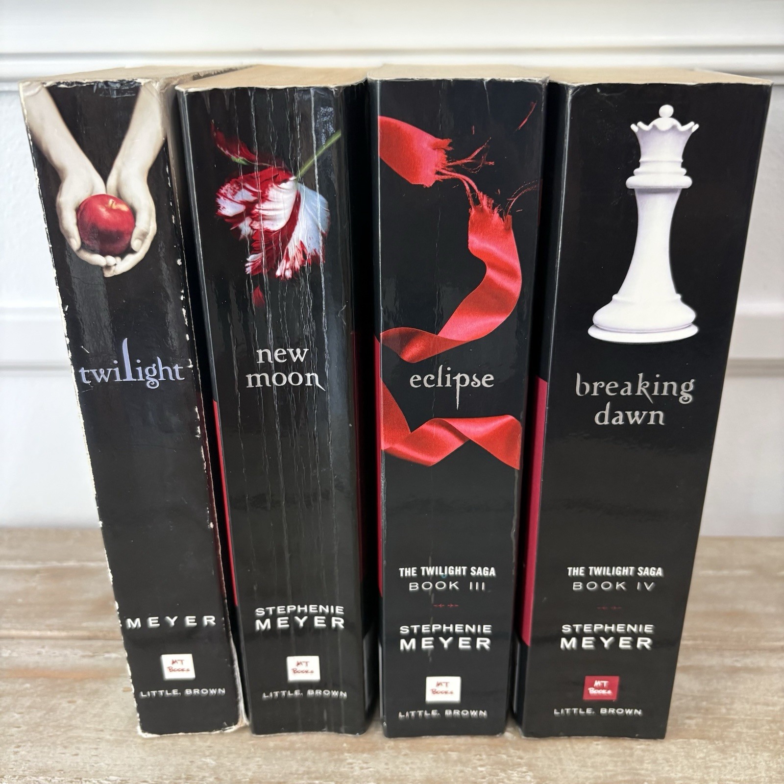 TWILIGHT Saga Book Series Set 1-4 Stephenie Meyer New Moon Eclipse Breaking Dawn