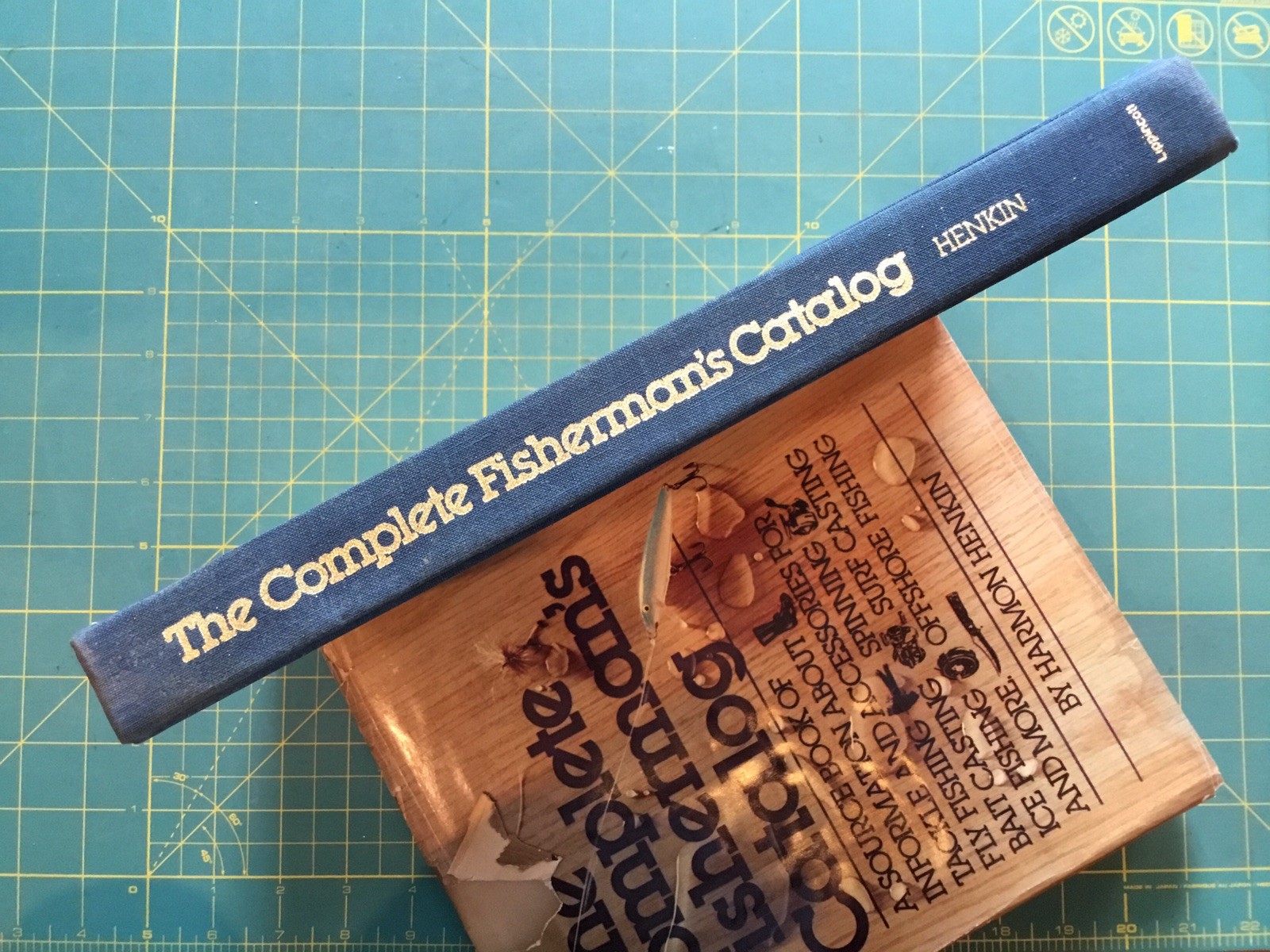 1977 The Complete Fisherman’s Catalog, 464Pages Book Many Pictures