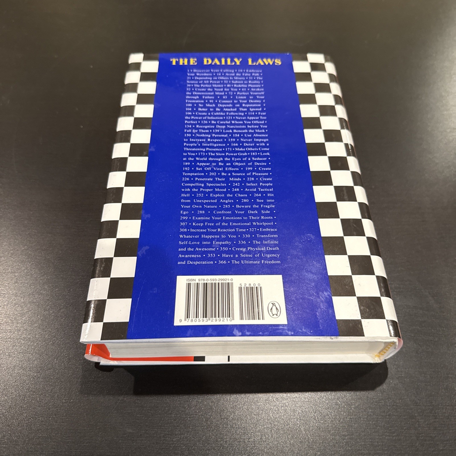 Robert Greene The Daily Laws Hardcover English: Power, Seduction, Strategy