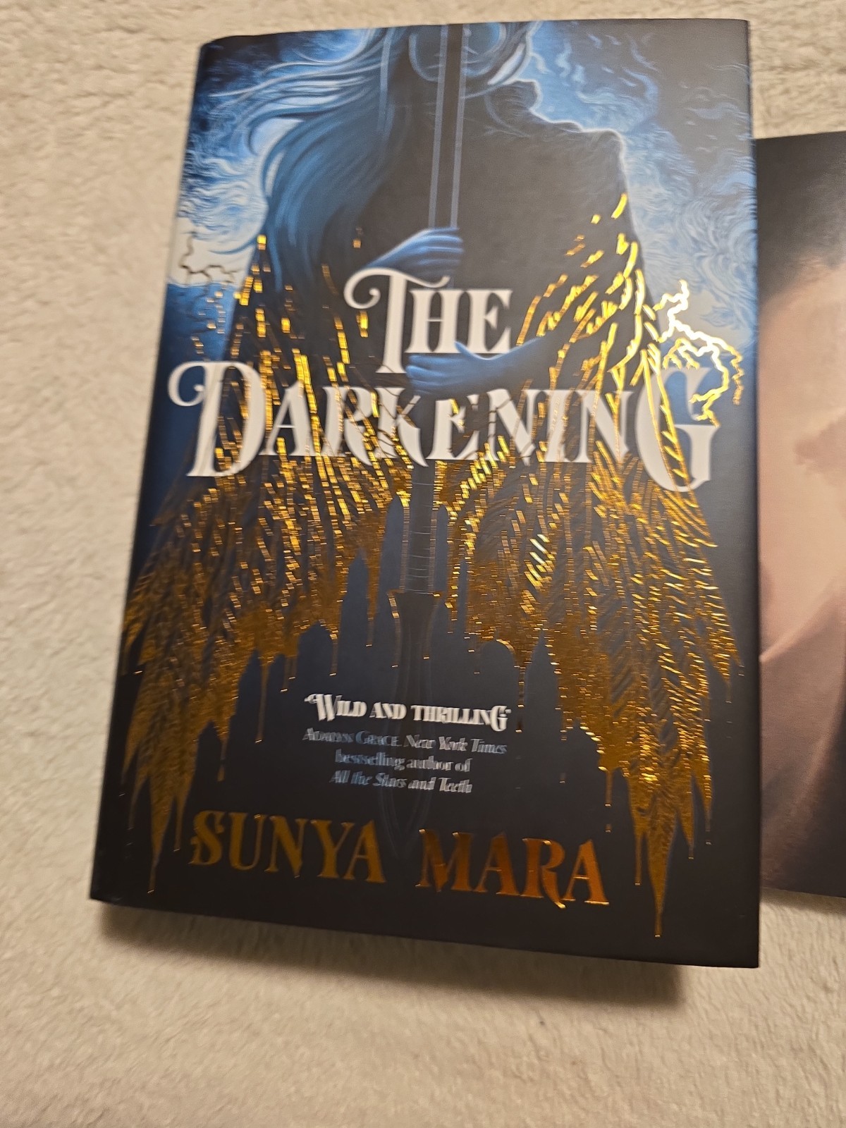 The Darkening Sunya Mara SIGNED FairyLoot Exclusive Edition HCDJ 2022 Fantasy